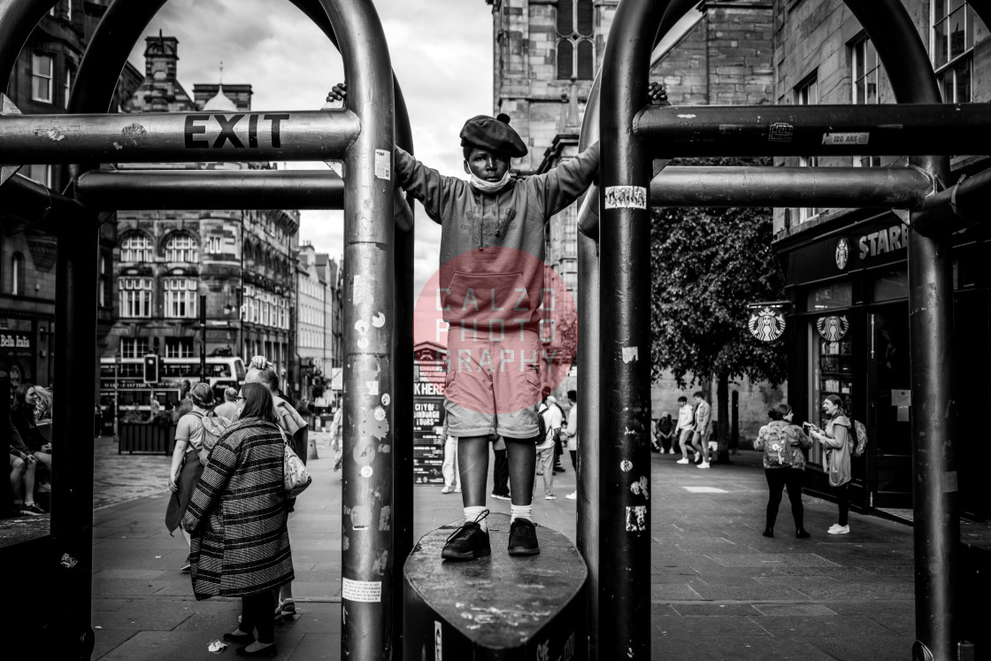"YOUNG BOY WITH THE TARTAN BUNNET - Black & White Edition" by Calzo - £15.00 "YOUNG BOY WITH THE TARTAN BUNNET - Black & White Edition" stock image