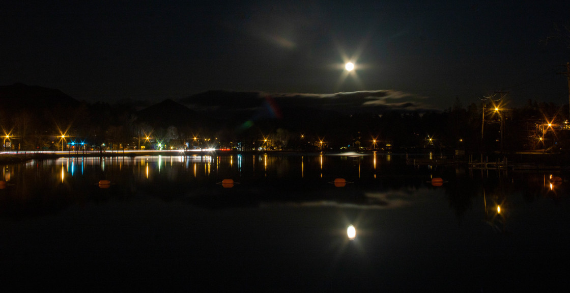 "Moon reflection Lake Flower" stock image