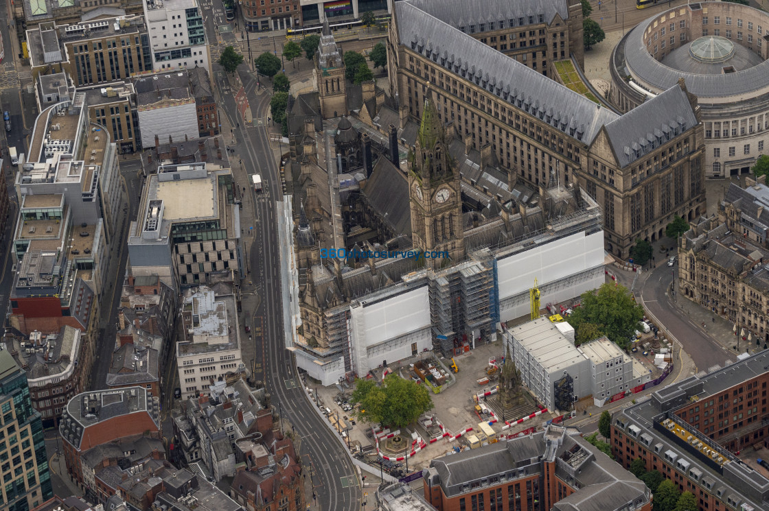 "Manchester Town Hall aerial photo 200919 46" stock image