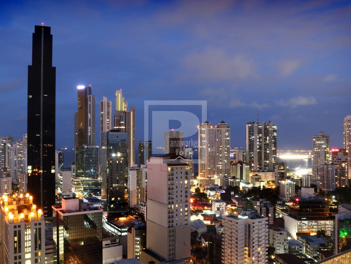 "ciudad nocturna" stock image