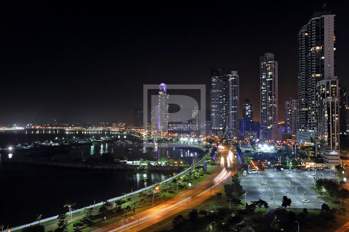 "Vista Nocturna Cinta Costera" stock image