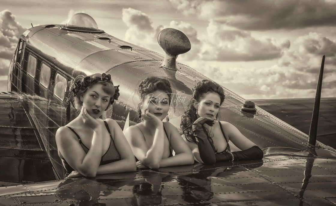 "Mono Vintage Glamour Girls." stock image