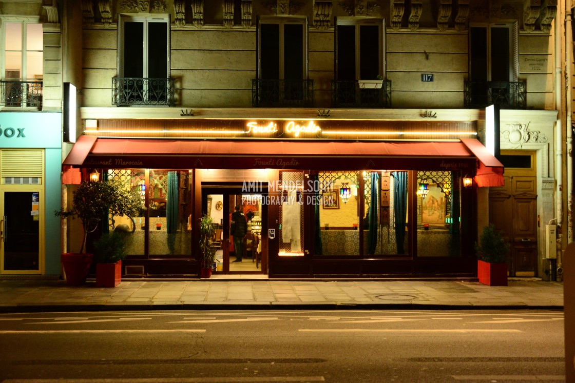 "restaurant in Paris" stock image