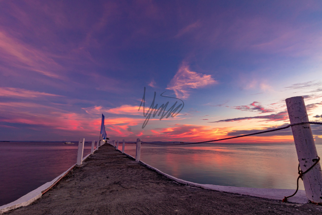 "The Summer Sun Sets Over The Pier At Pacific Resort - Cebu, Philippines, Asia" by Lewis Fink - £10.00 "The Summer Sun Sets Over The Pier At Pacific Resort - Cebu, Philippines, Asia" stock image