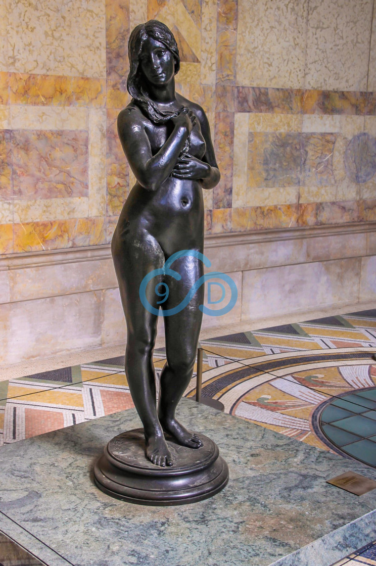 "Eve Naissante Statue" stock image