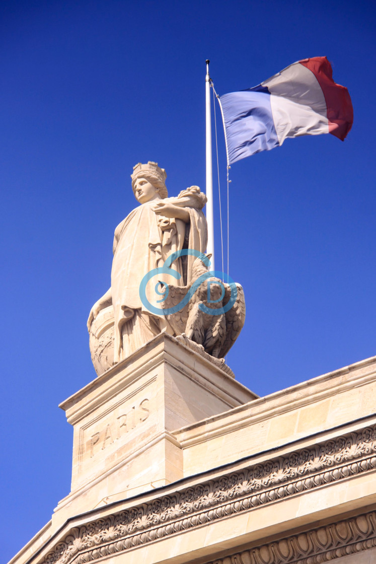 "Gare Du Nord Statue" stock image