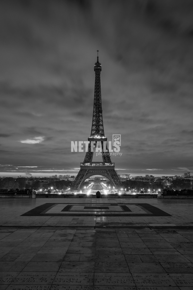 "Bland & White of the Eiffel tower" stock image