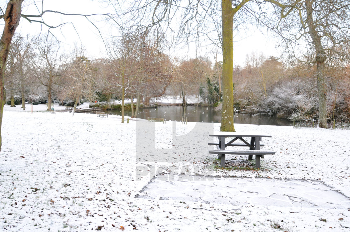 "Snow in Hampden Park, Eastbourne, East Sussex. © Andy Butler 2009 This image may not be reproduced without permission of the copyright holder (Andy Butler). Reproduction fees are payable for each use. andy@eastbournephotos.co.uk tel: 07545 289437" stock image