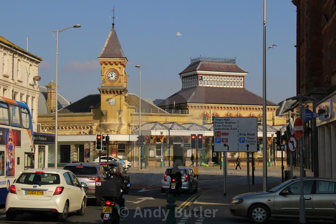 "Traffic at lights nearb Eastbourne Train Station" stock image