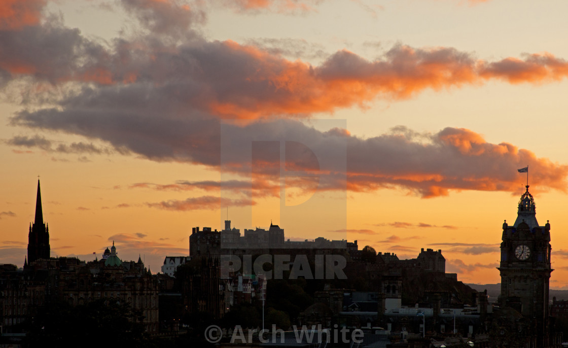 "UK weather: Sunset on Edinburgh city centre, Scotland." by Arch White - $103.56 "UK weather: Sunset on Edinburgh city centre, Scotland." stock image