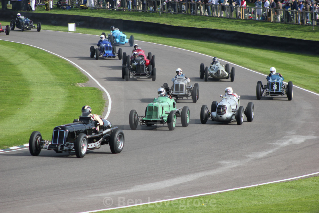 "1930s Classic Cars, Madgewick Corner" by Ben Lovegrove - £10.00 "1930s Classic Cars, Madgewick Corner" stock image