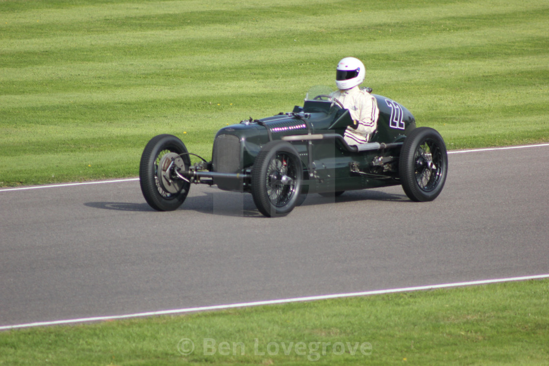 "1930s Classic Car, Madgewick Corner" by Ben Lovegrove - £10.00 "1930s Classic Car, Madgewick Corner" stock image