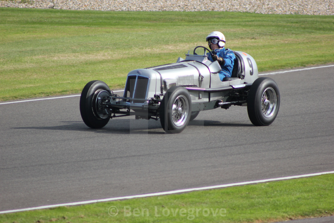 "1930s Classic Car, Madgewick Corner" by Ben Lovegrove - £10.00 "1930s Classic Car, Madgewick Corner" stock image