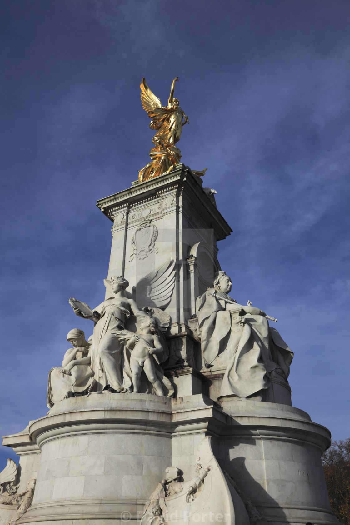 The Queen Victoria Memorial Outside Buckingham Palace St James London License Download Or Print For 20 00 Photos Picfair