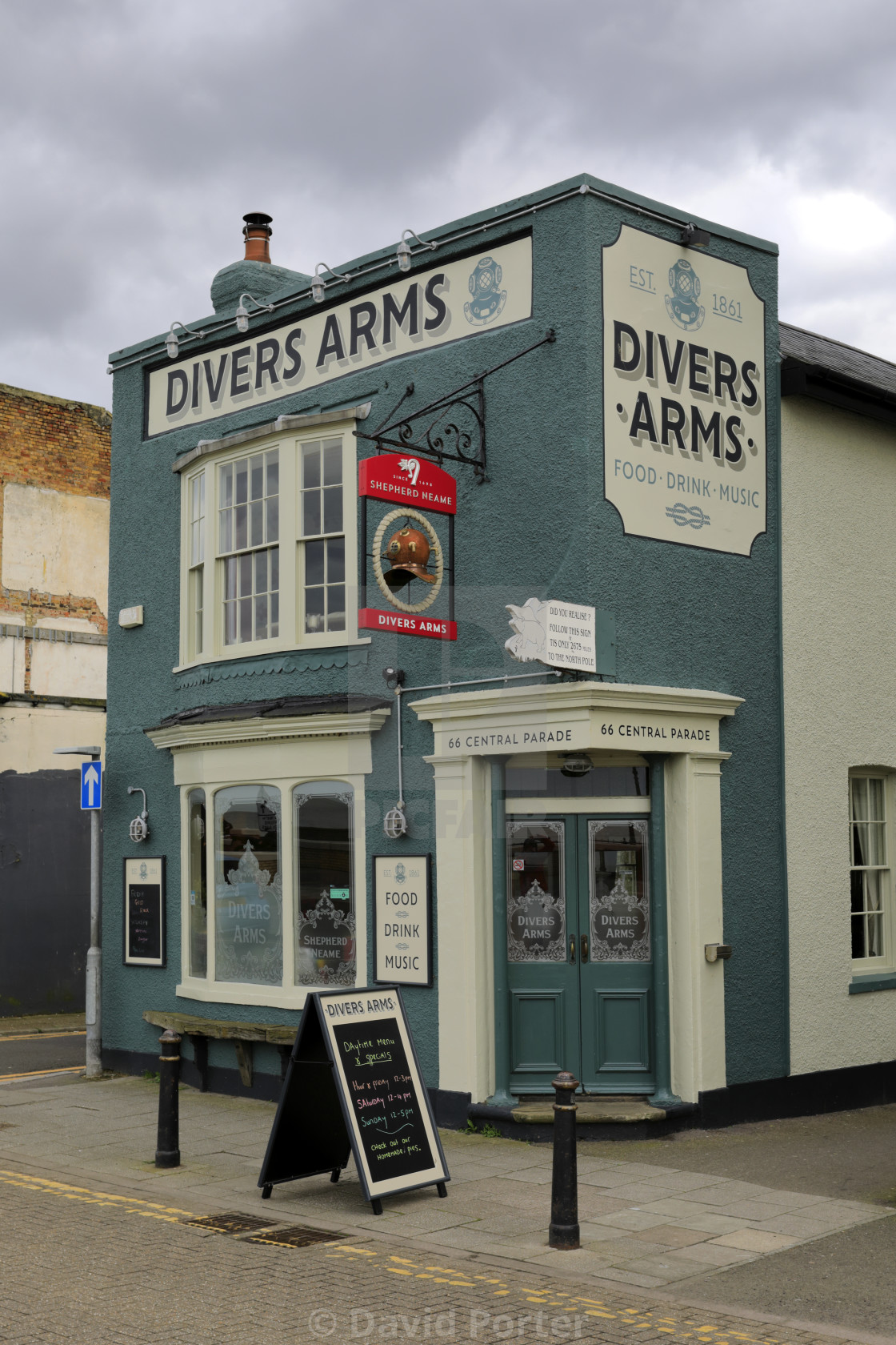 "The Divers Arms pub, Seafront Promenade, Central Parade, Herne Bay town, Kent..." stock image