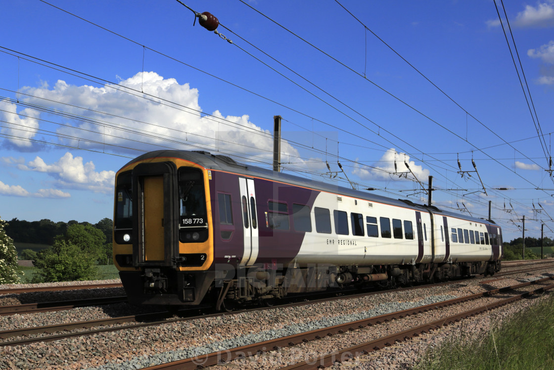 "158 773 EMR Regional, East Midlands train, Newark on Trent, Nottinghamshire,..." stock image