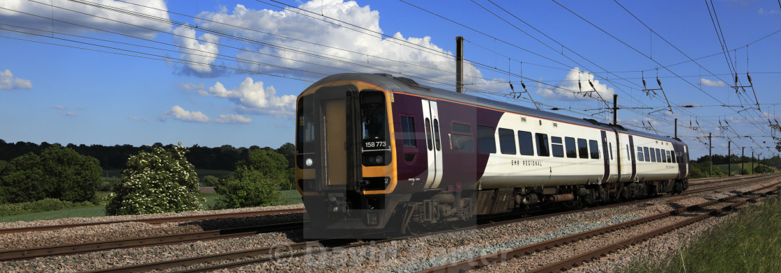 "158 773 EMR Regional, East Midlands train, Newark on Trent, Nottinghamshire,..." stock image