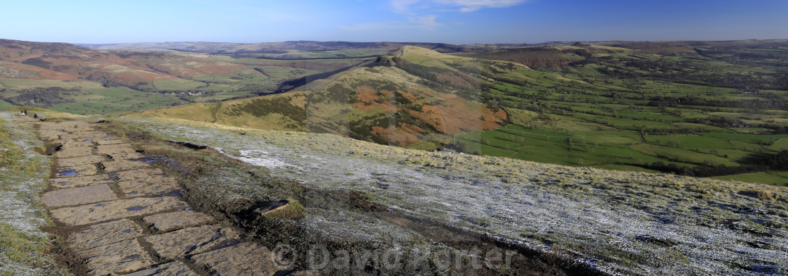 "Walkers along the Mam Tor ridge, Vale of Castleton, Derbyshire, Peak District..." stock image