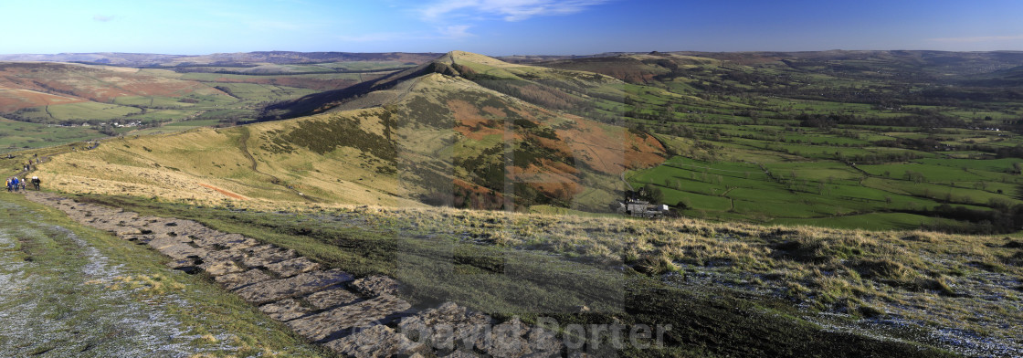 "Walkers along the Mam Tor ridge, Vale of Castleton, Derbyshire, Peak District..." stock image