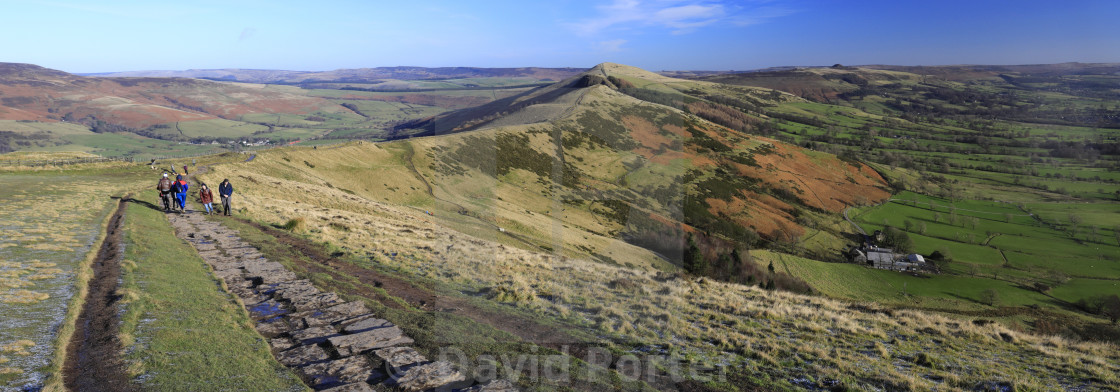 "Walkers along the Mam Tor ridge, Vale of Castleton, Derbyshire, Peak District..." stock image