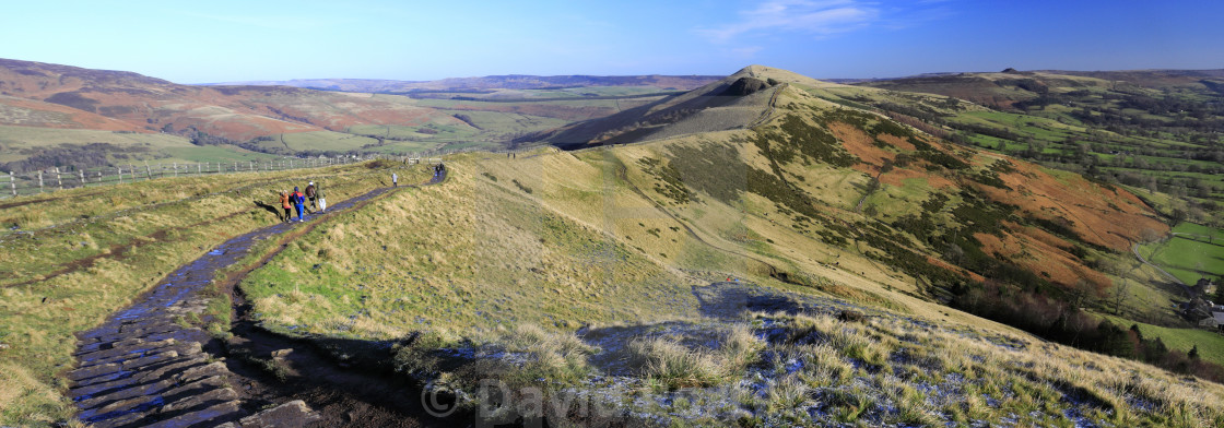 "Walkers along the Mam Tor ridge, Vale of Castleton, Derbyshire, Peak District..." stock image