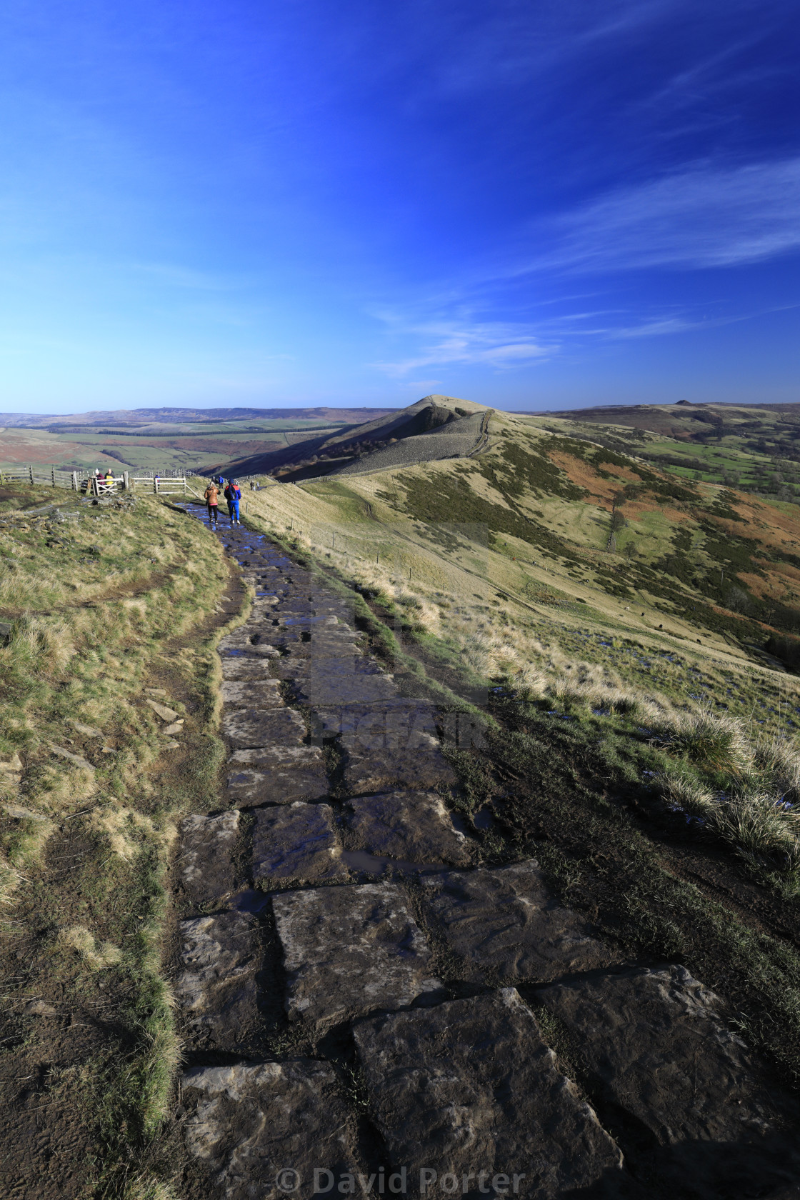 "Walkers along the Mam Tor ridge, Vale of Castleton, Derbyshire, Peak District..." stock image