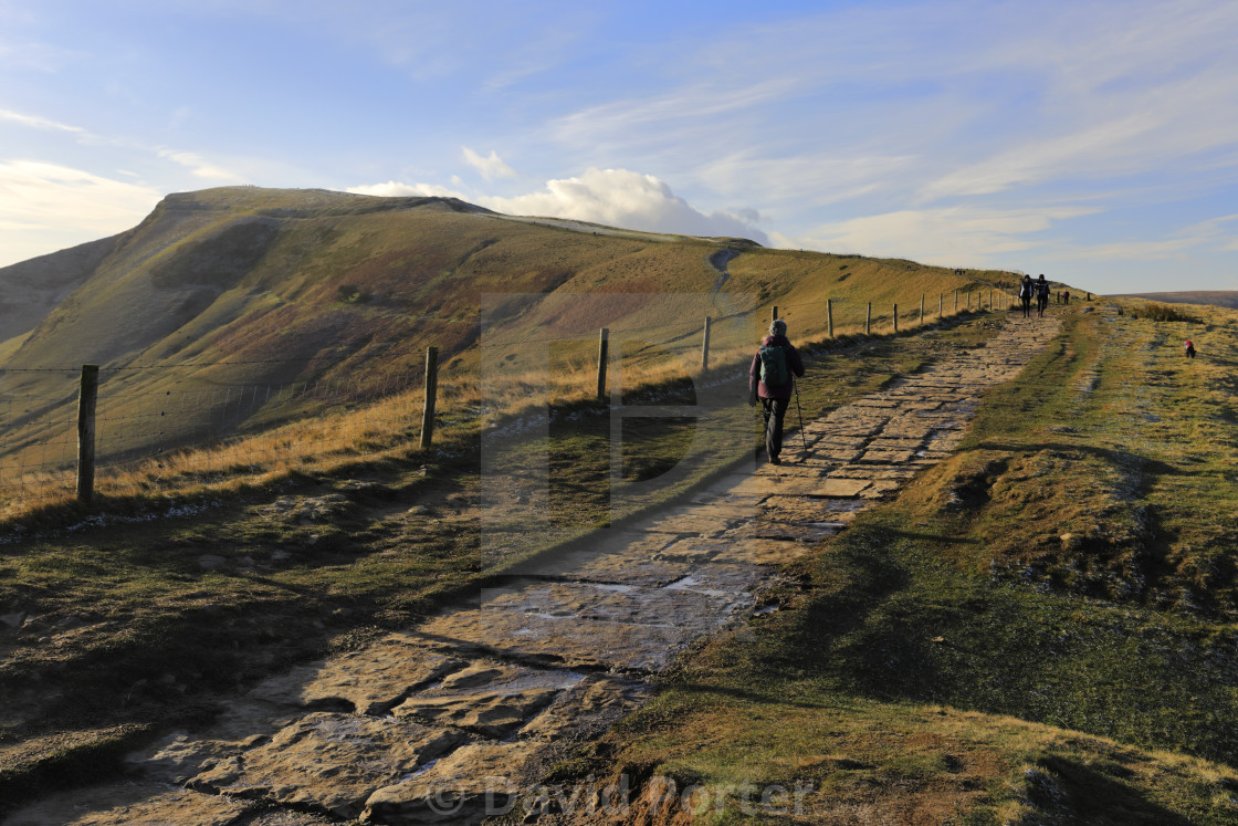 "Walkers along the Mam Tor ridge, Vale of Castleton, Derbyshire, Peak District..." stock image