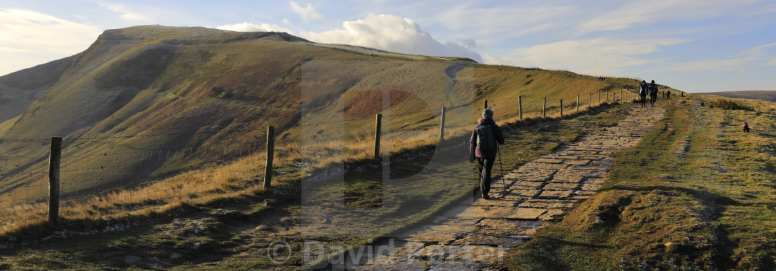 "Walkers along the Mam Tor ridge, Vale of Castleton, Derbyshire, Peak District..." stock image