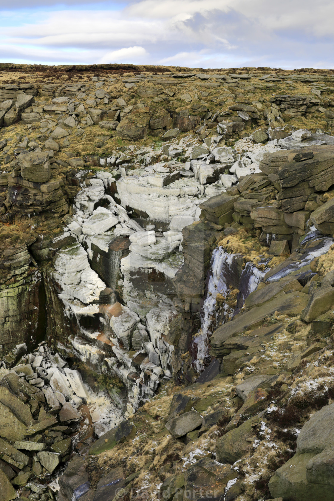 "A frozen Kinder Downfall waterfall, Kinder Scout, Pennine Way, Peak District..." stock image