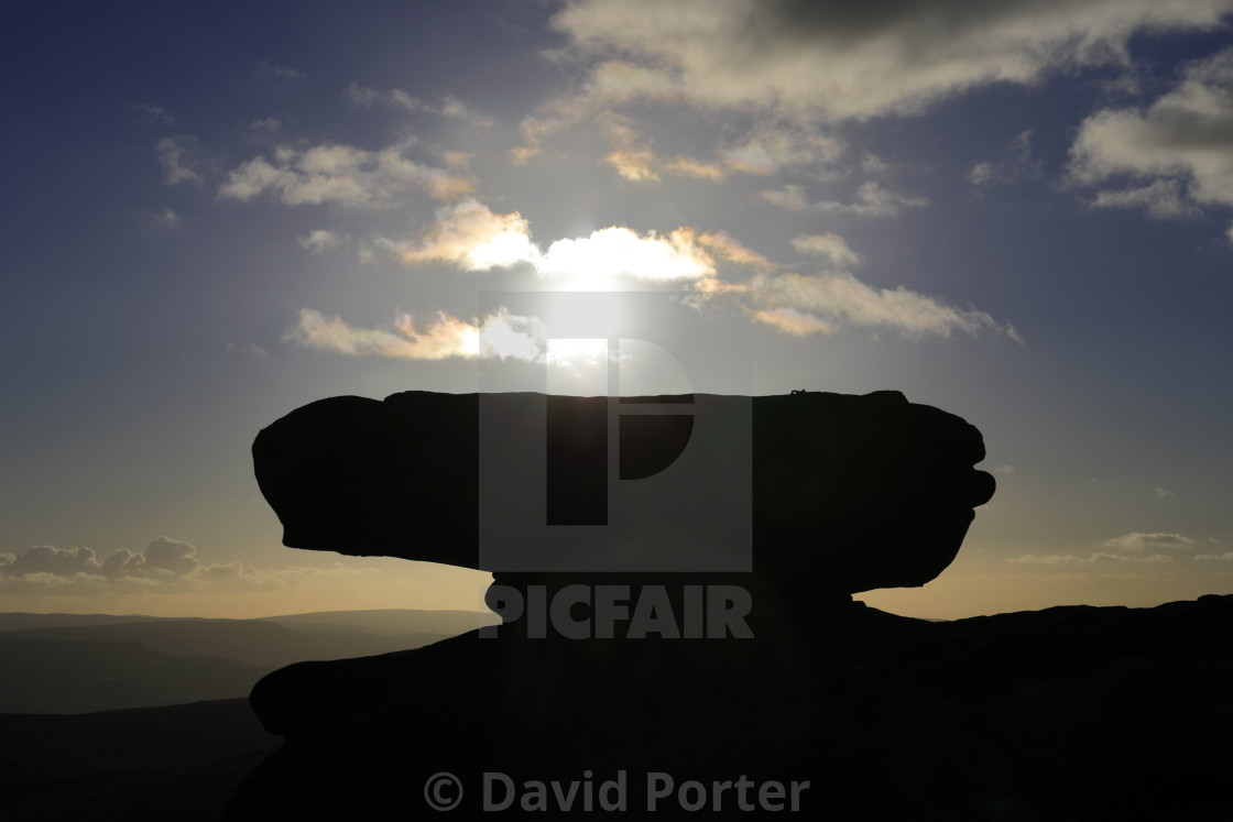 "The Noe Stool rock formation on Kinder Scout, Pennine Way, Peak District..." stock image