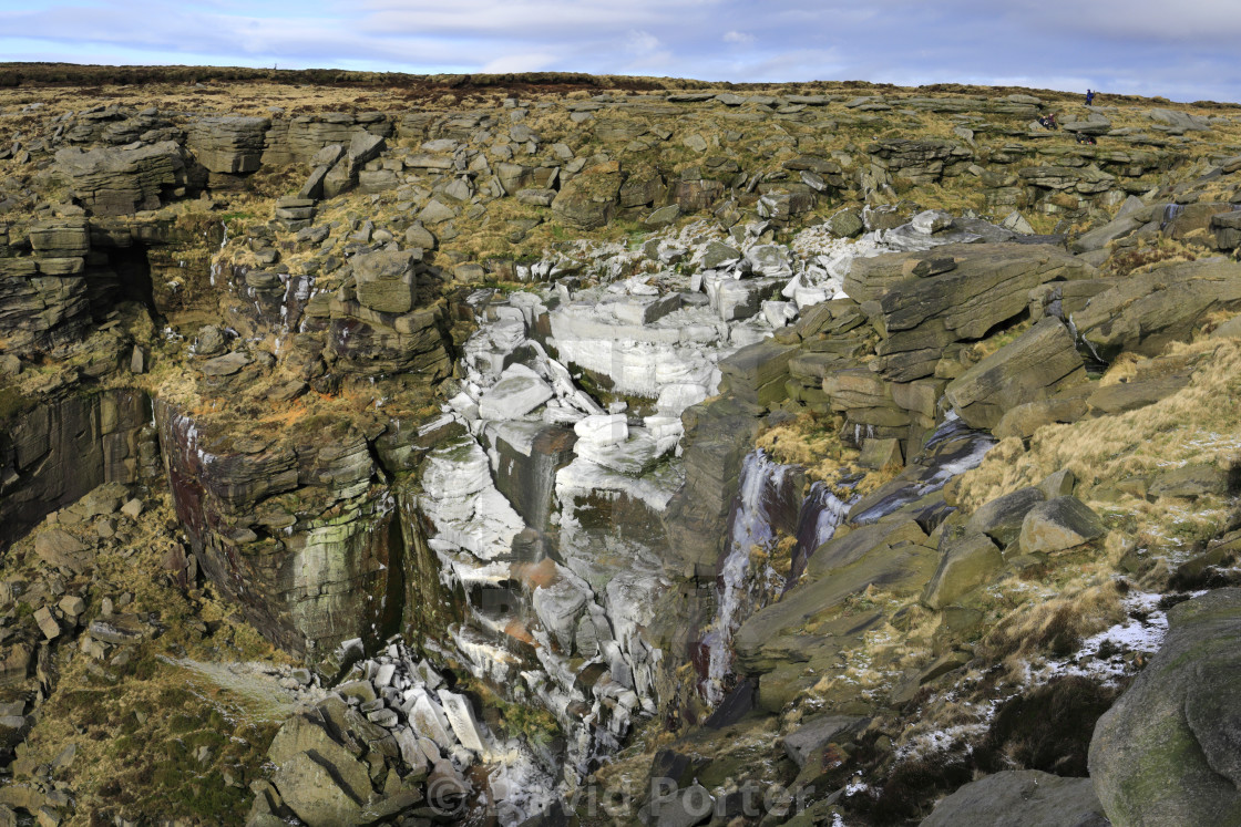 "A frozen Kinder Downfall waterfall, Kinder Scout, Pennine Way, Peak District..." stock image