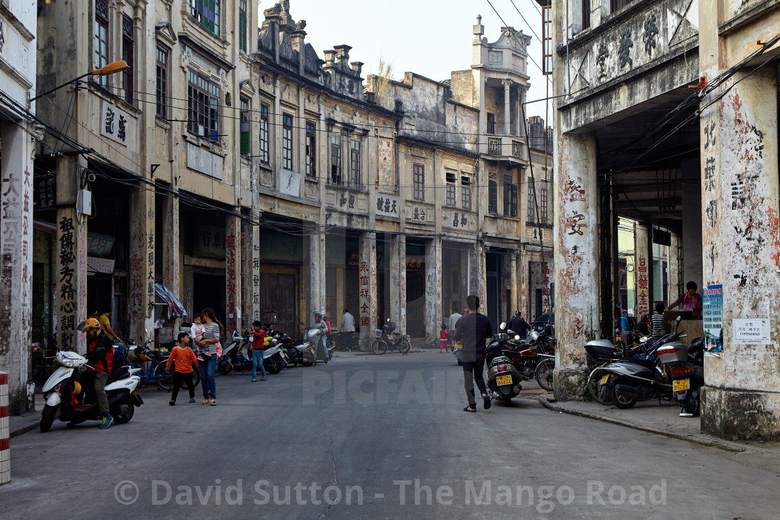 "Zhonghua E Road, the main road running through Chikan old town boasts a large..." stock image