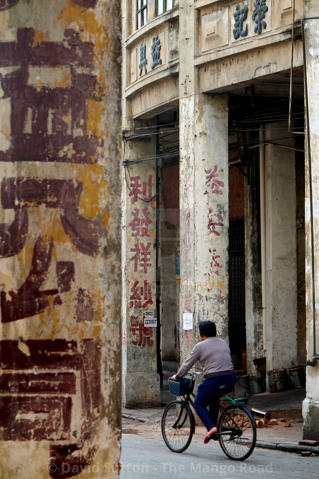 "Zhonghua E Road, the main road running through Chikan old town boasts a large..." stock image