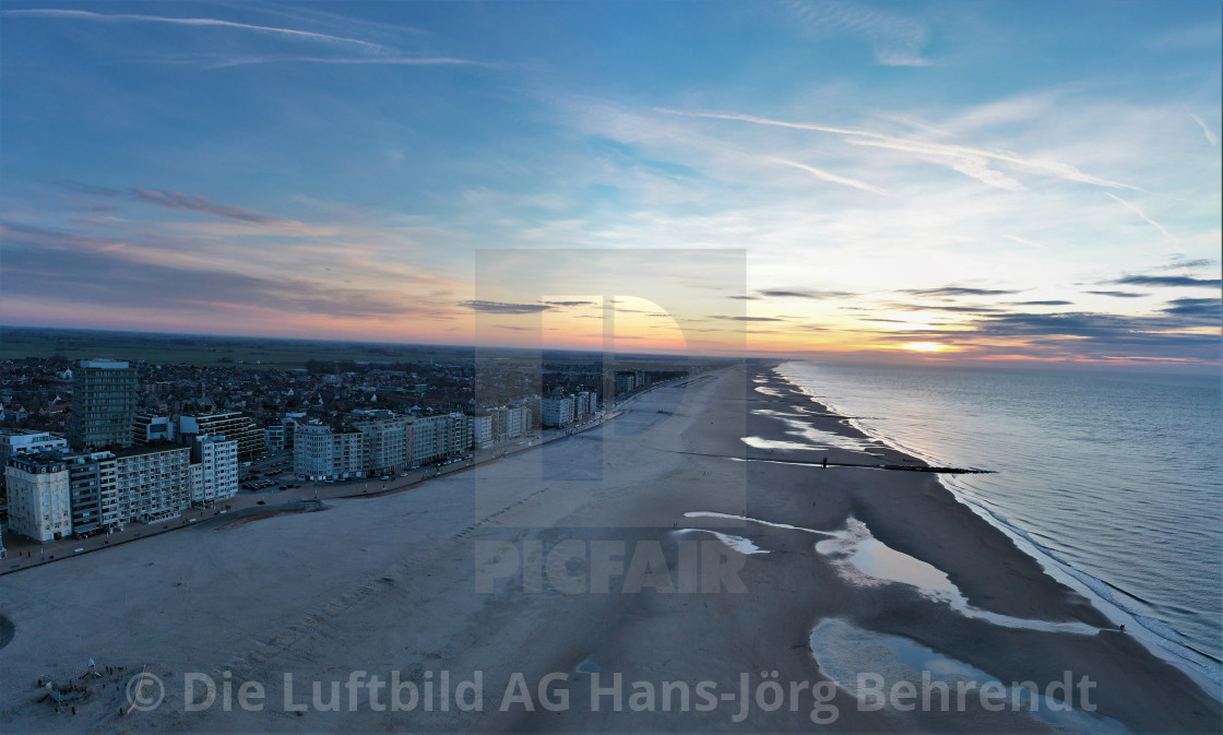 "Panorama Luftbild Oostende Mariakerke Strand Sonnenuntergang Sunset Aerial Beach" by Die Luftbild AG Hans-Jörg Behrendt - $1.55 "Panorama Luftbild Oostende Mariakerke Strand Sonnenuntergang Sunset Aerial Beach" stock image