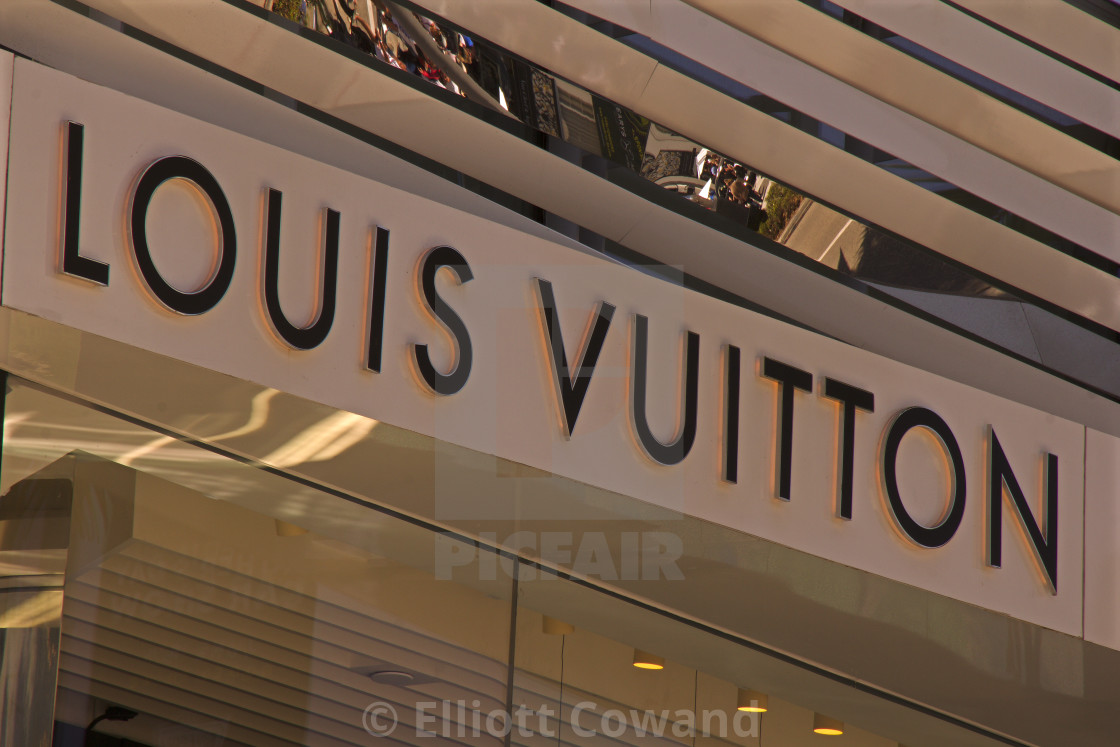 Louis Vuitton Store On Rodeo Drive Ca Usa Stock Photo - Download