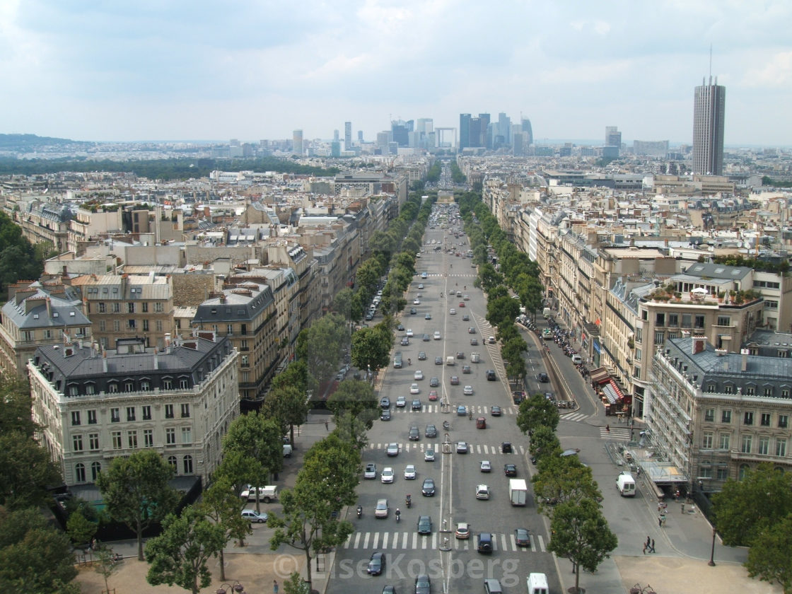 "View from L'Arc de Triomphe to Les Champs Elysées in Paris." stock image