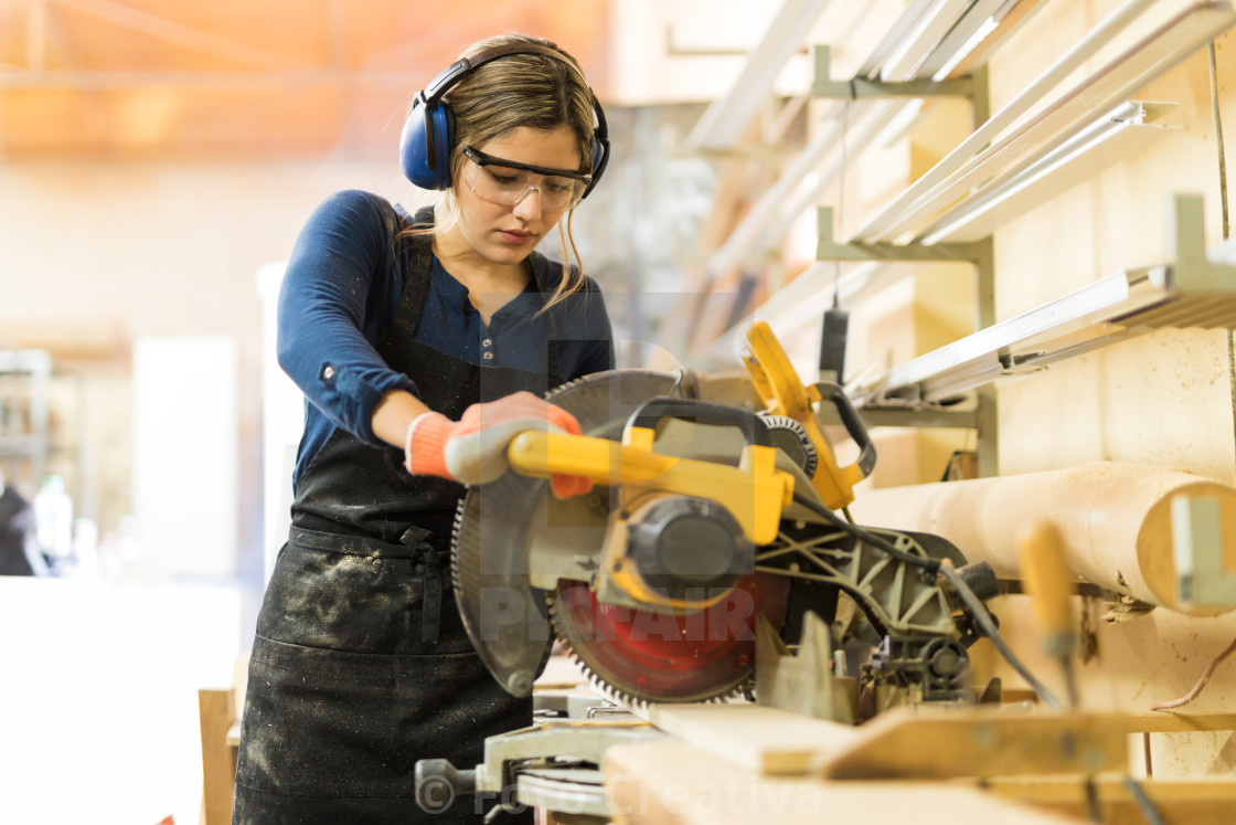 "Woman using power tools in a woodshop" by Foto Creativa - £3.80 "Woman using power tools in a woodshop" stock image