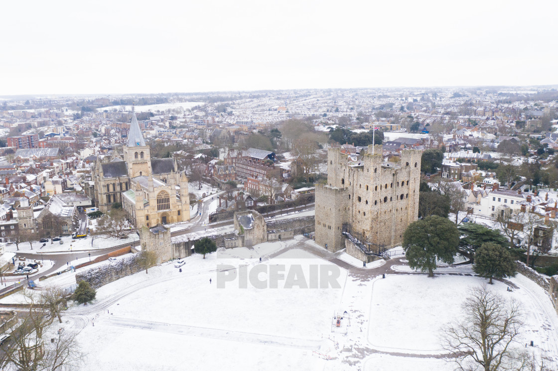 "Rochester Castle and cathedral in the snow" stock image