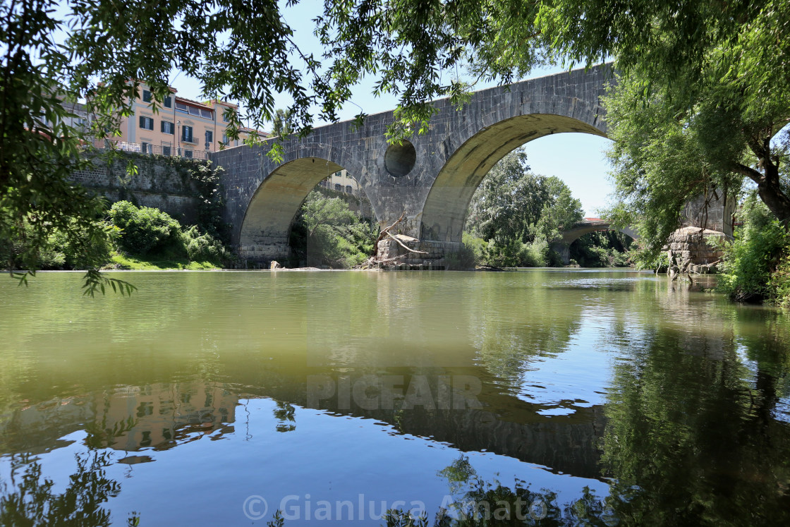 "Capua - Ponte romano dalla riva del fiume Volturno" stock image