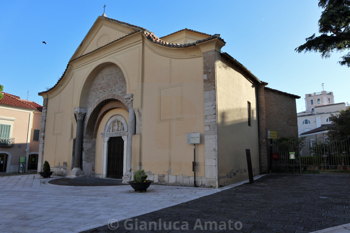 "Benevento - Chiesa Santa Sofia la mattina presto" stock image