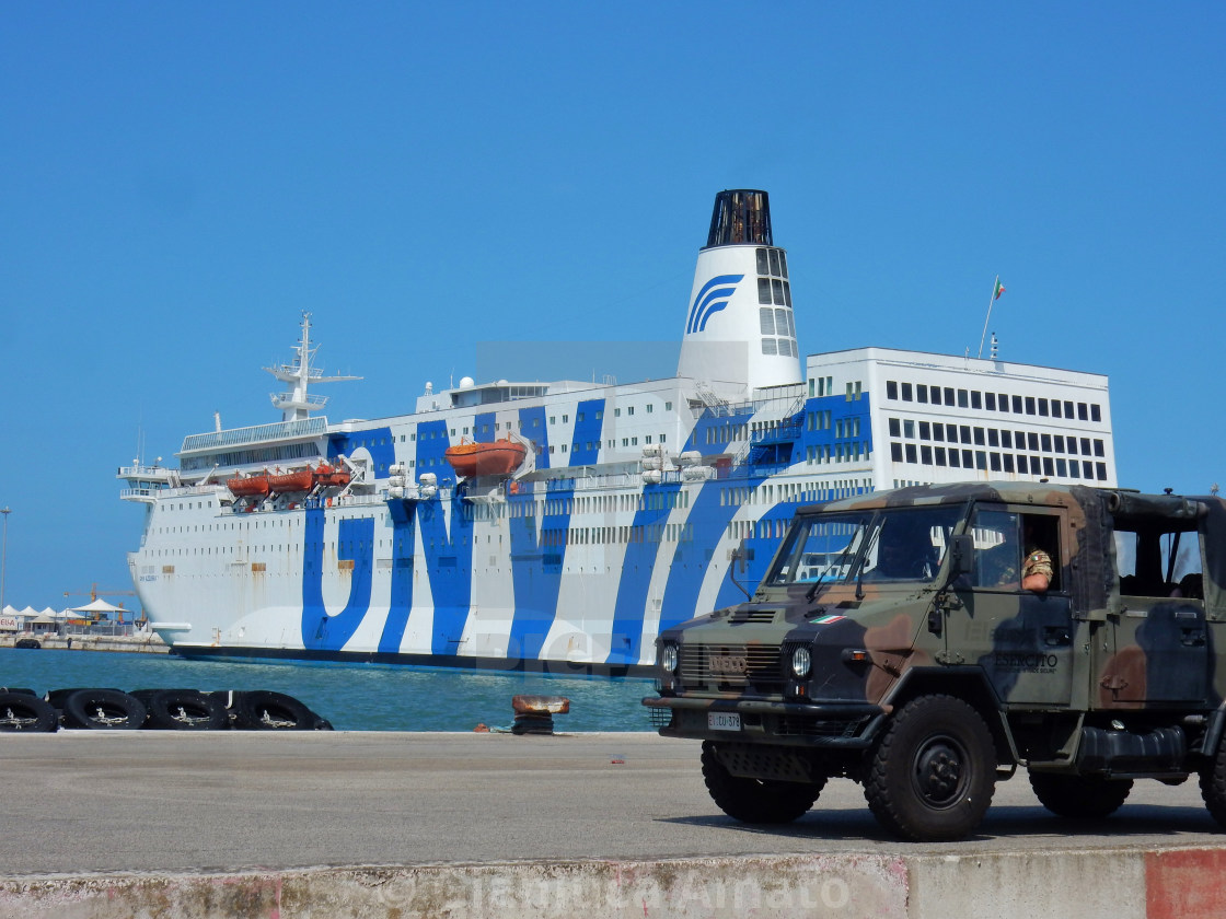 "Bari - Esercito al porto" stock image