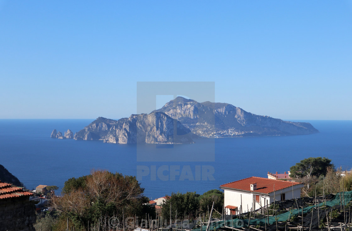 "Isola di Capri dalla piazza di Termini" stock image