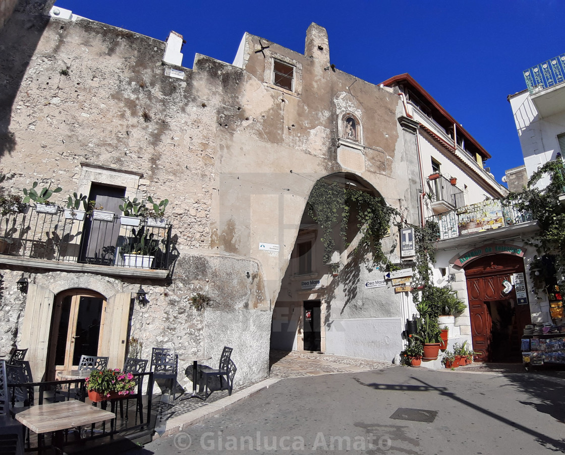 "Peschici - Porta d'ingresso al borgo" stock image