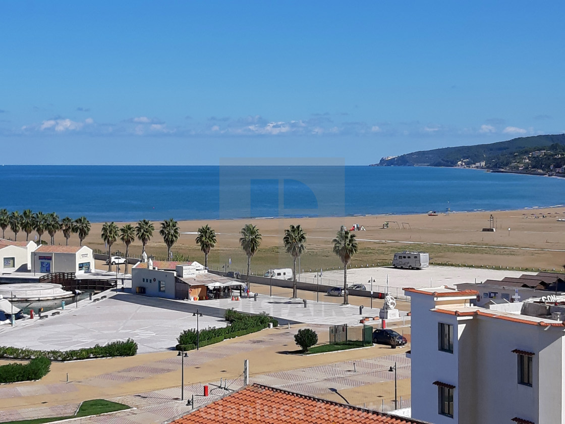 "Rodi Garganico - Scorcio della spiaggia di levante adiacente il porto" stock image