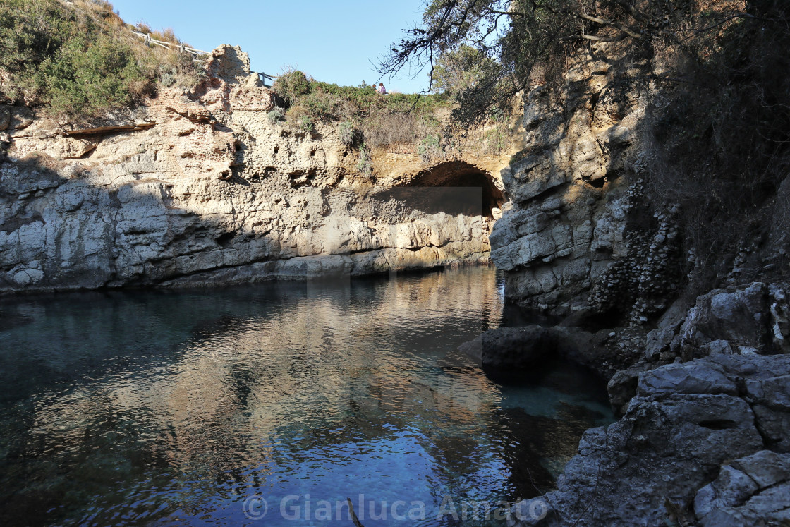 "Sorrento - Spiaggia dei Bagni Regina Giovanna dalla riva" stock image