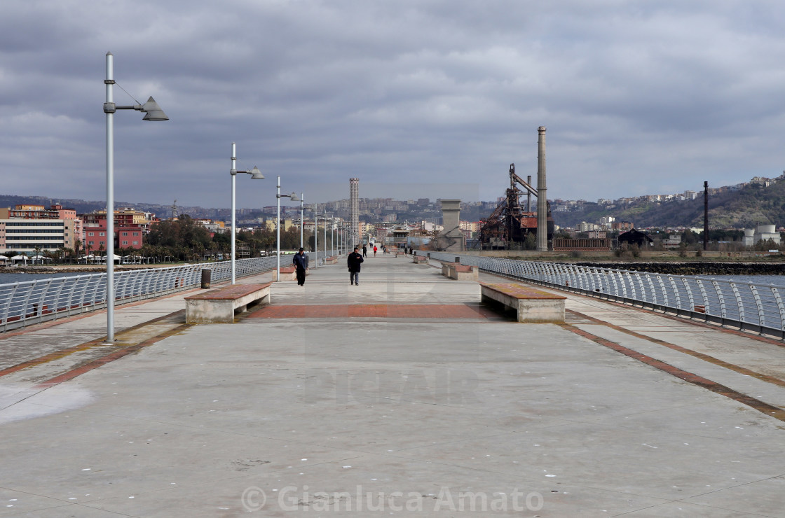 "Bagnoli - Passeggio sul pontile nord" stock image