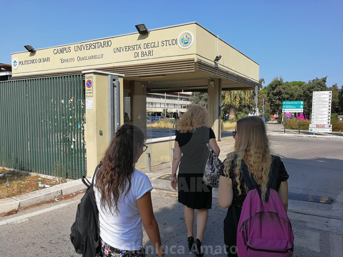 "Bari - Studenti all'entrata del Campus Universitario" stock image