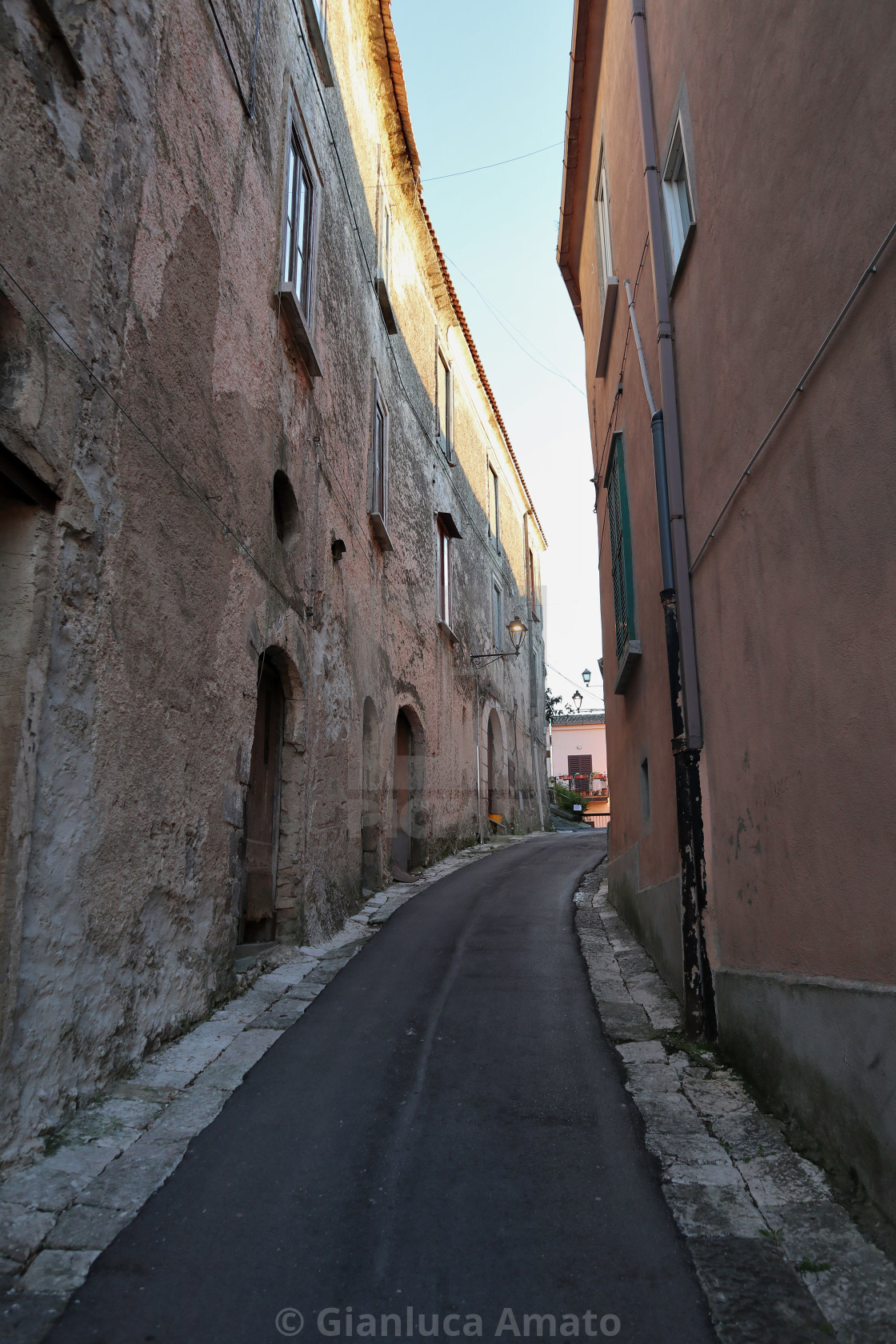 "Caiazzo - Vicolo verso il castello" stock image