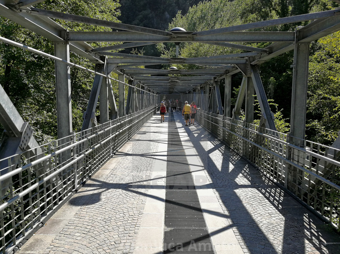 "Cascata delle Marmore - Ponte in ferro di accesso" stock image