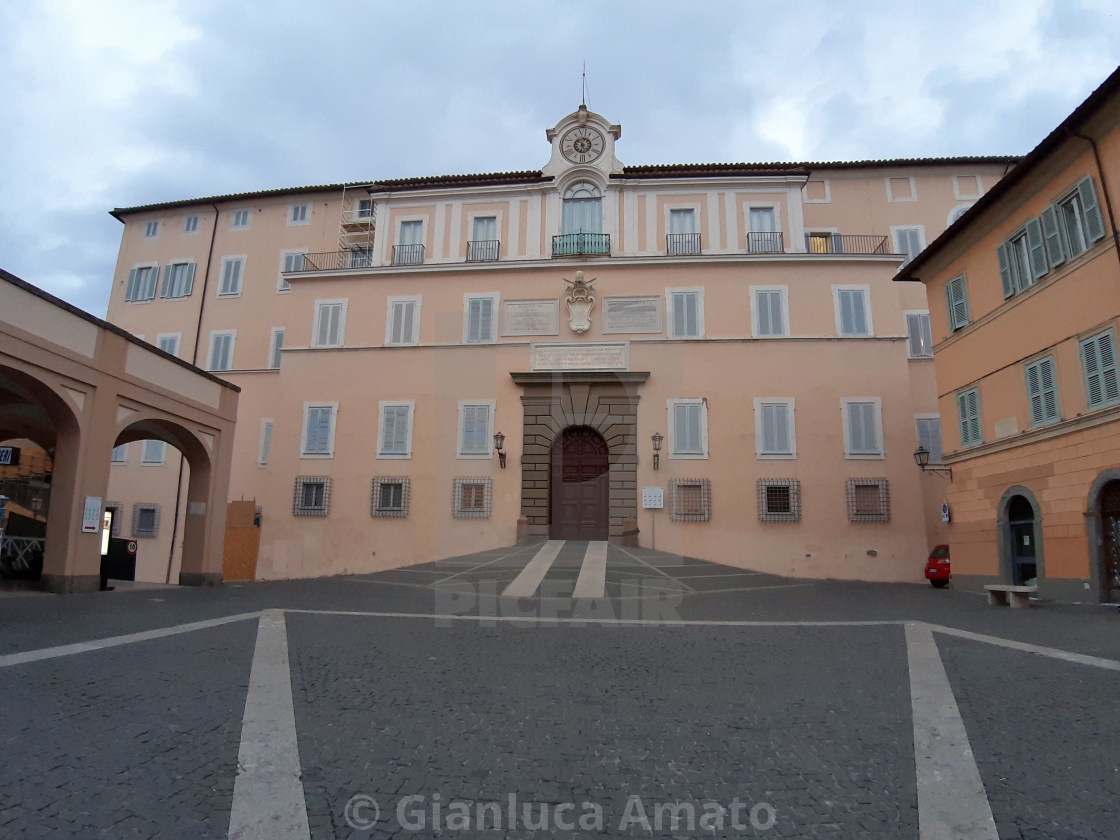 "Castel Gandolfo – Palazzo Pontificio in Piazza della Libertà" stock image